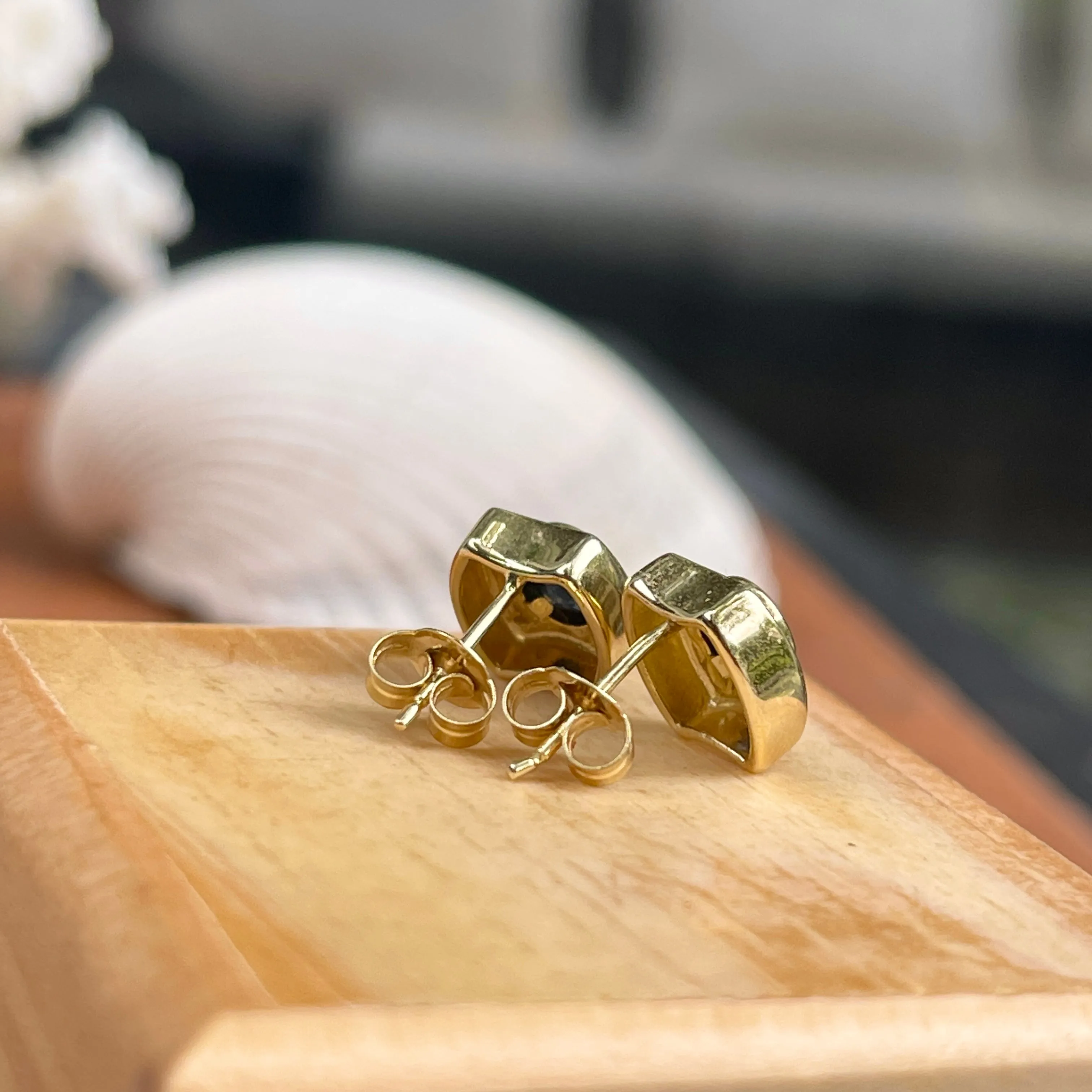 14KT Yellow Gold Bezel Set Blue Sapphire Stud Earrings