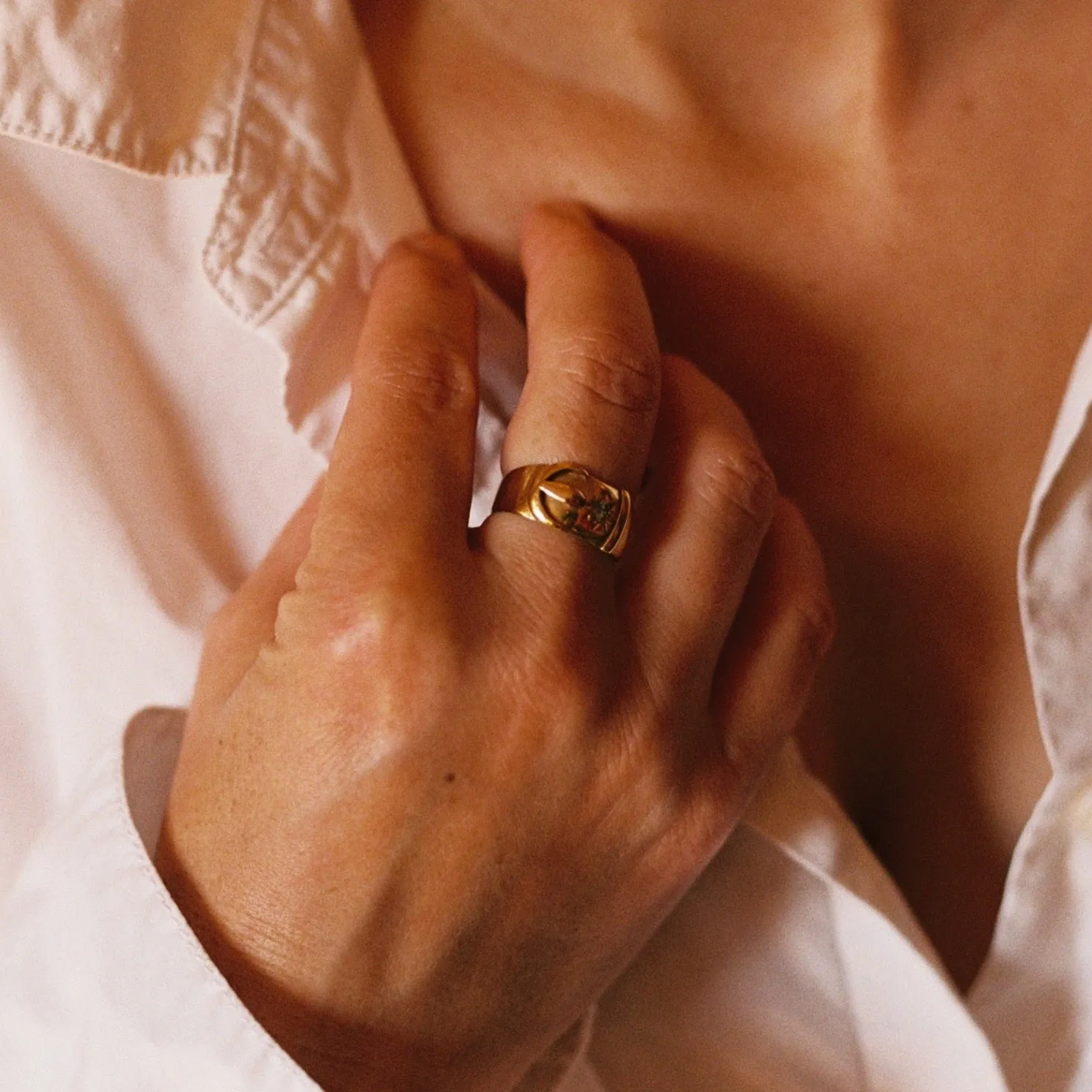 18k Gold Buckle Ring