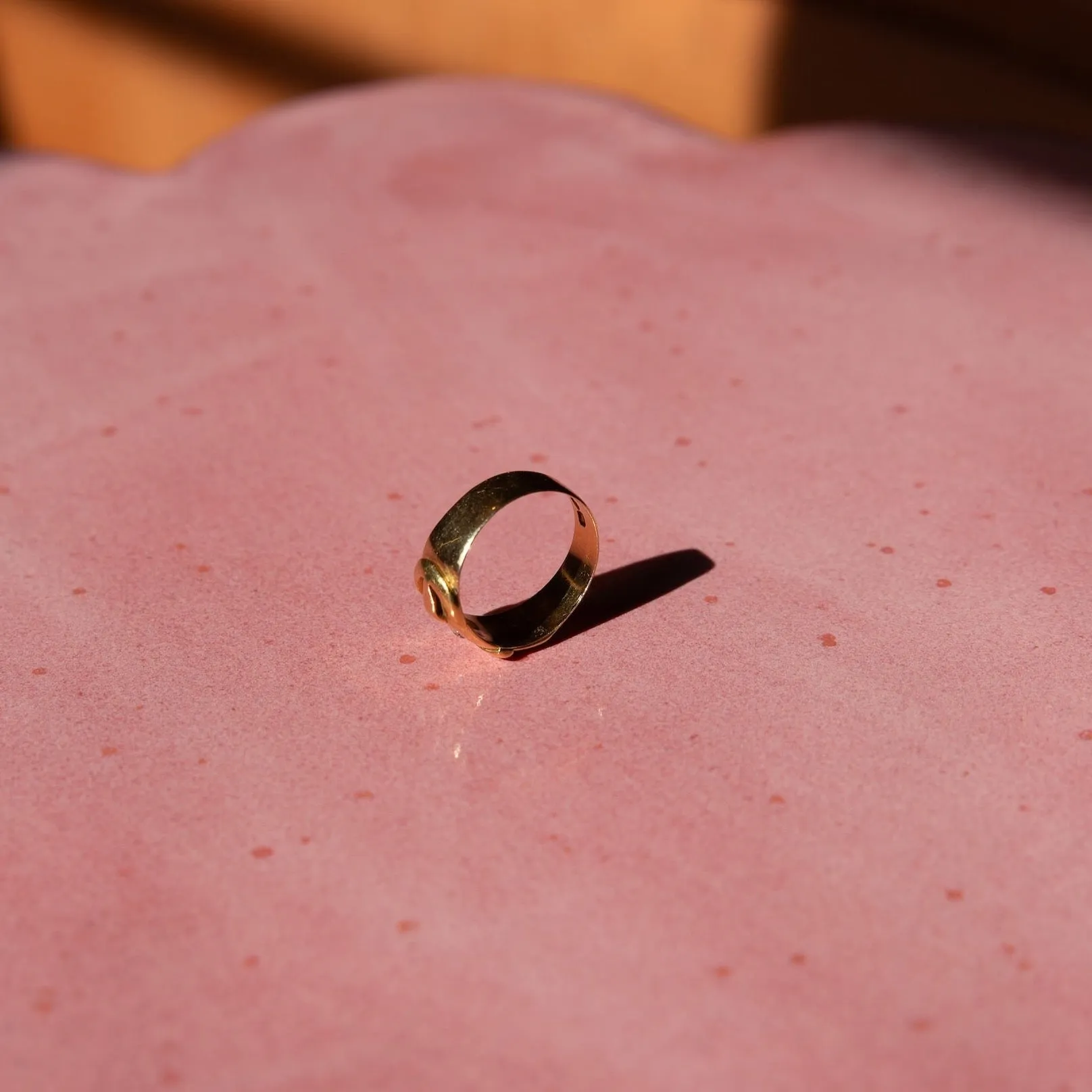 18k Gold Buckle Ring