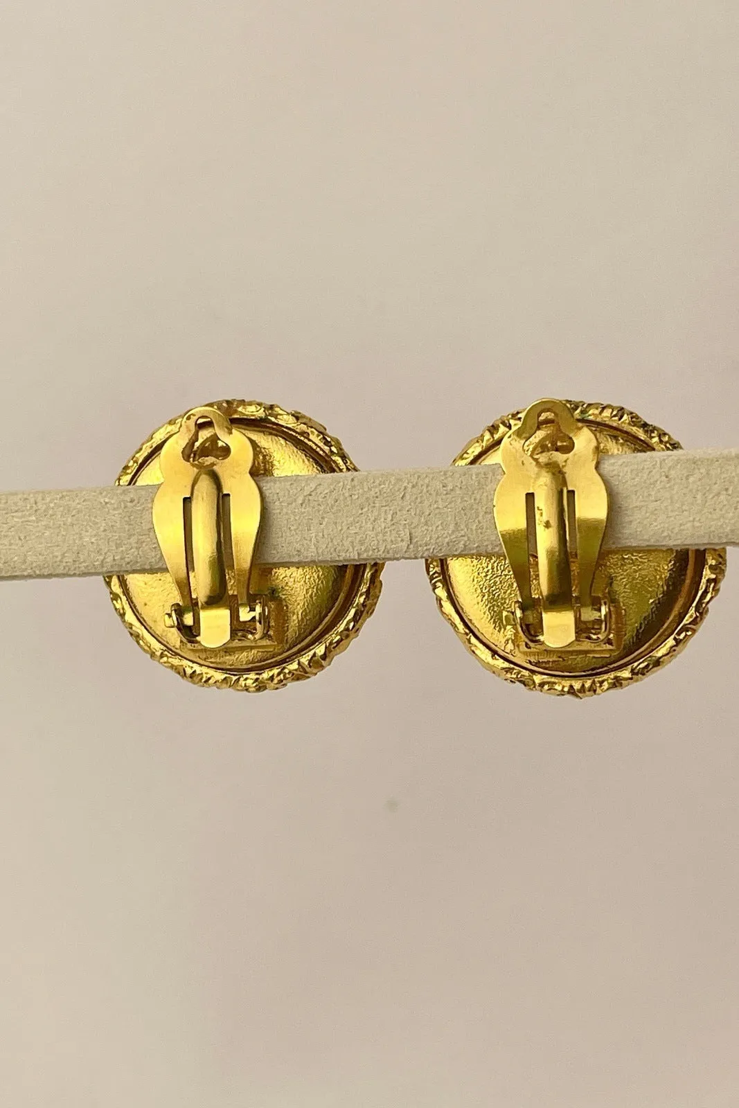 CHANEL CC Lava Golden Earrings with Pearl 95P