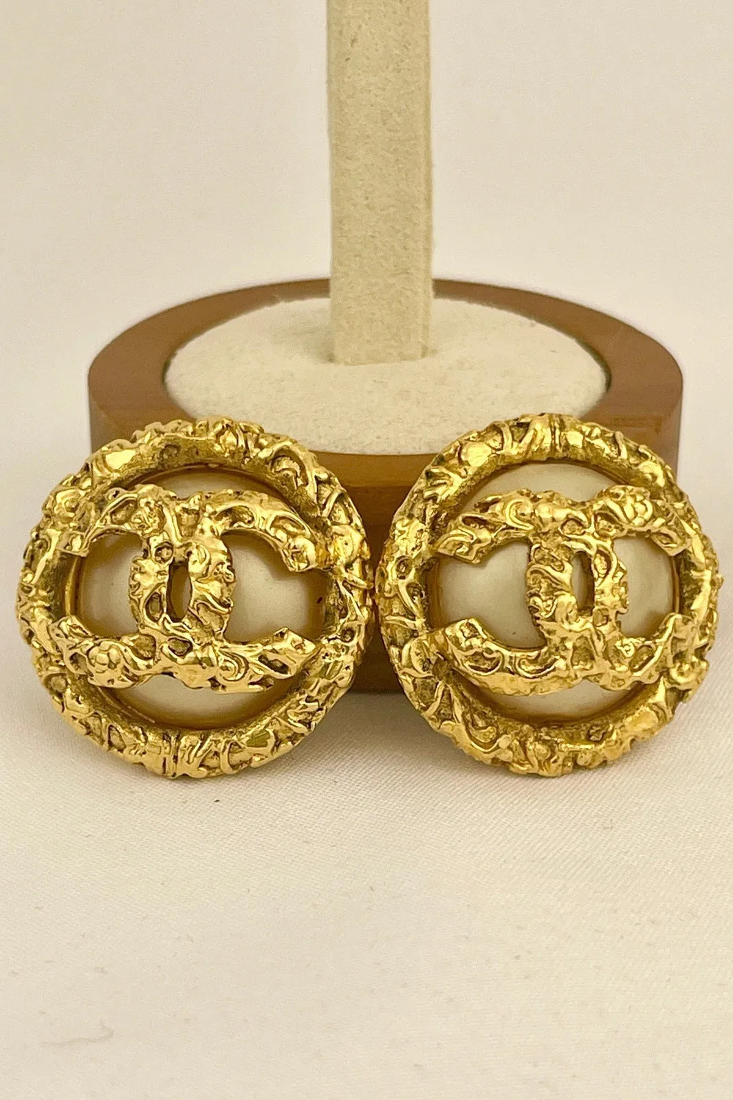 CHANEL CC Lava Golden Earrings with Pearl 95P