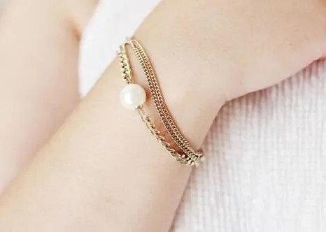 Classic Pearl-centered Clasp Bracelet
