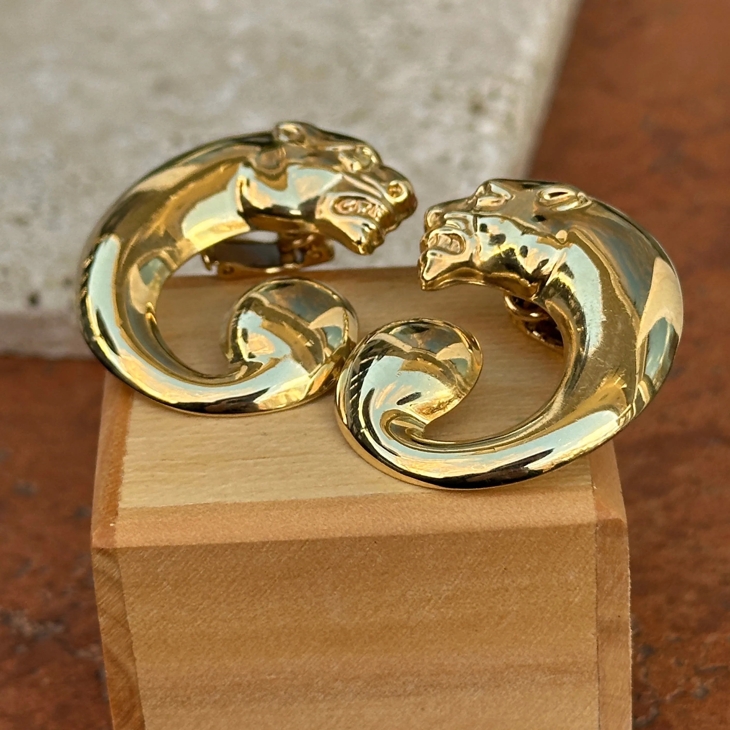 Estate Bassani 14KT Yellow Gold Panther Swirl Post Earrings