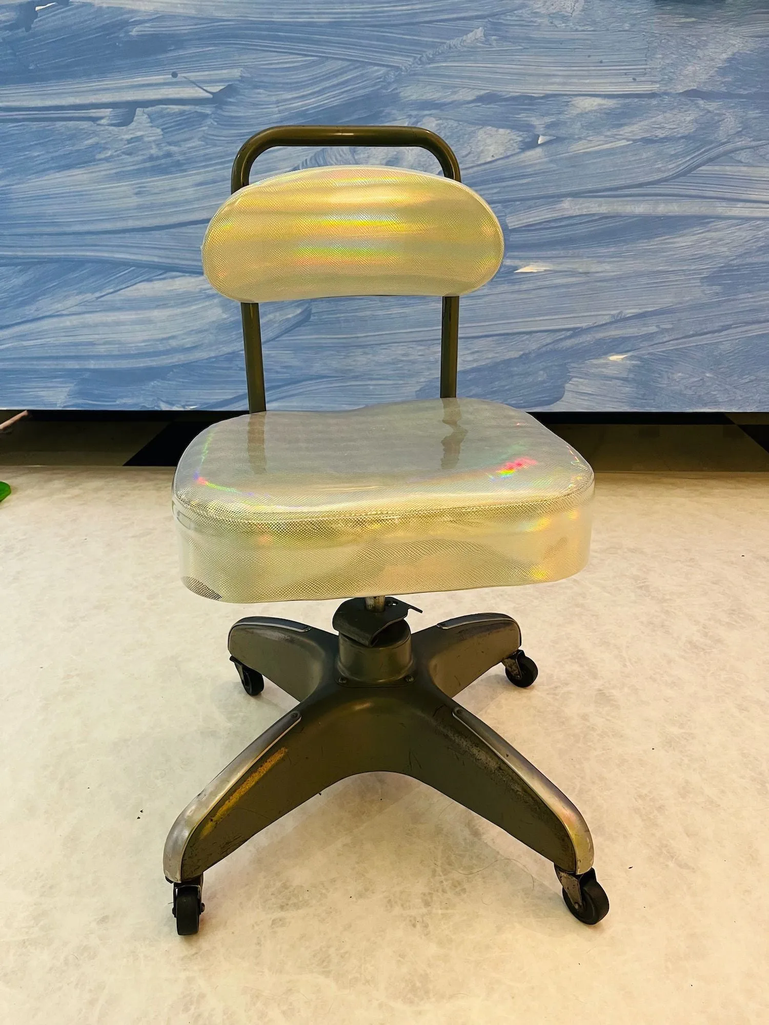 greenworldx2 (Eva Mantell and Joel Beck), "holographic office chair"