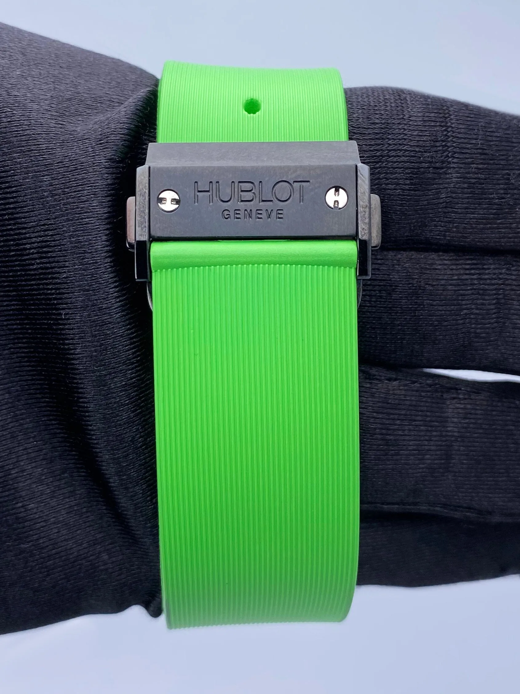 Hublot Big Bang Mexican Futbol 2007 Limited Edtion 301.CX.134.RX.MEX07 Watch Box Papers