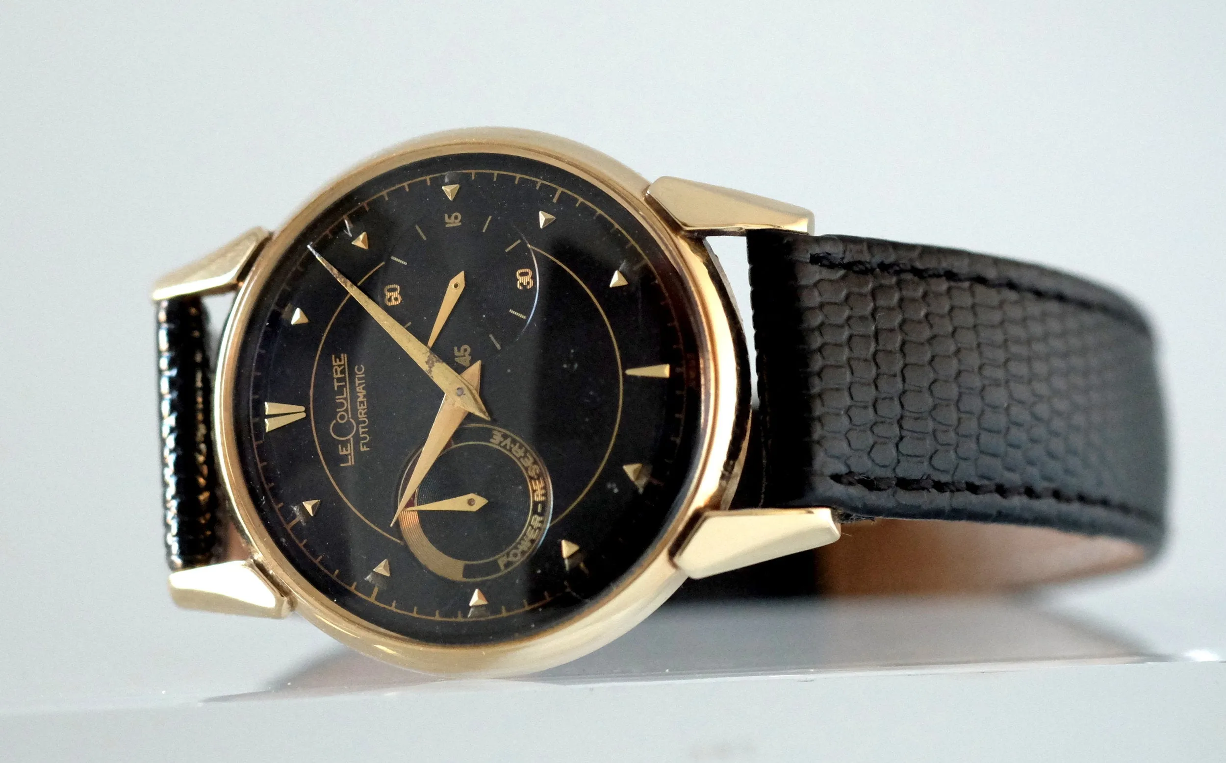 Jaeger-LeCoultre Futurematic in Yellow Gold with Black Dial