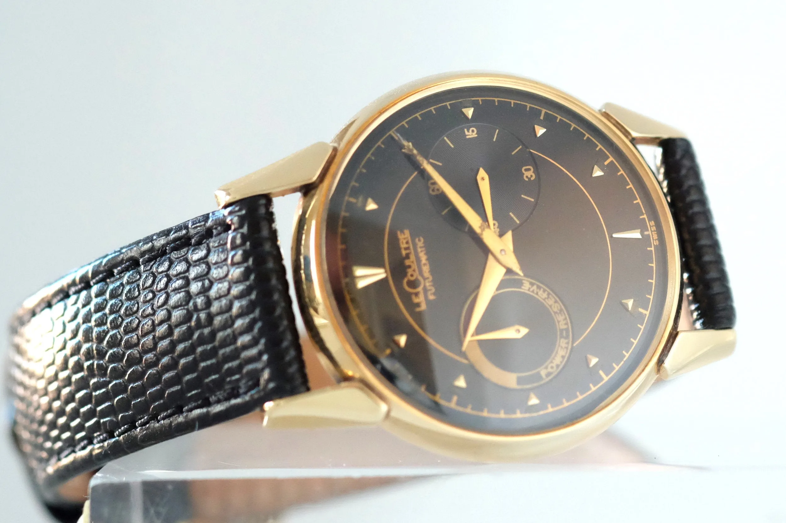 Jaeger-LeCoultre Futurematic in Yellow Gold with Black Dial