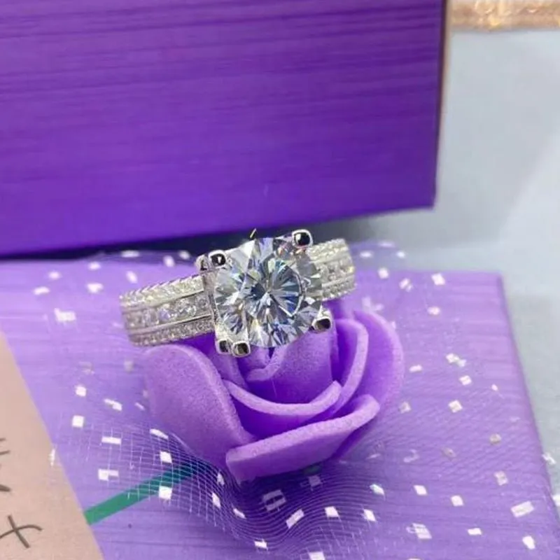 Luxury Inlaid Moissanite Ring For Women Engagement Jewelry