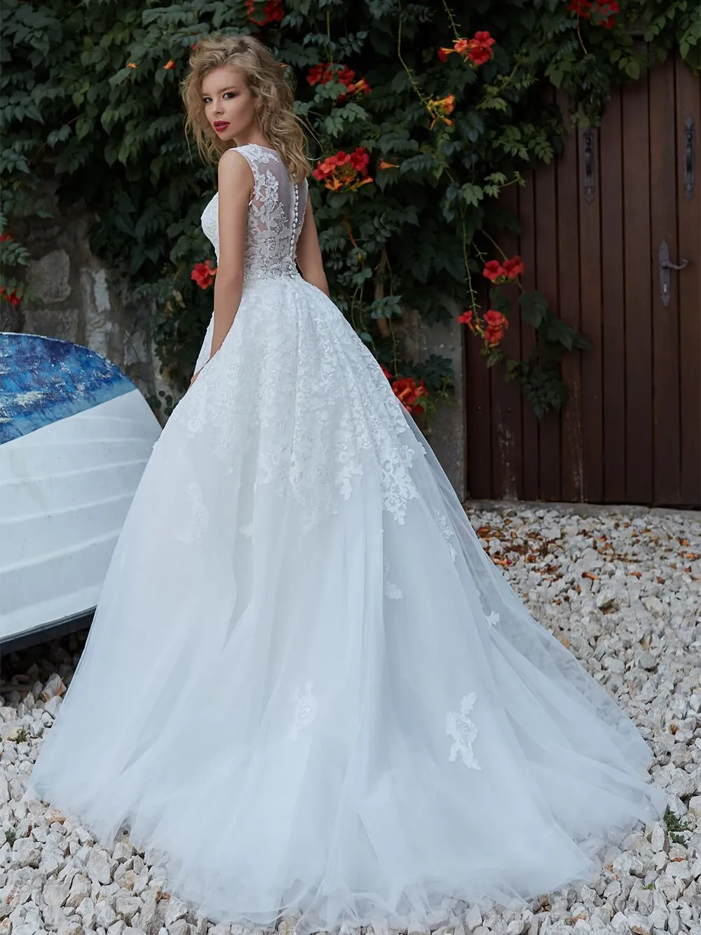 New Illusion O Neck Off Shoulder Tulle A-Line Wedding Dresses Appliqued Pearls Sequined Floor Length Bridal Gowns