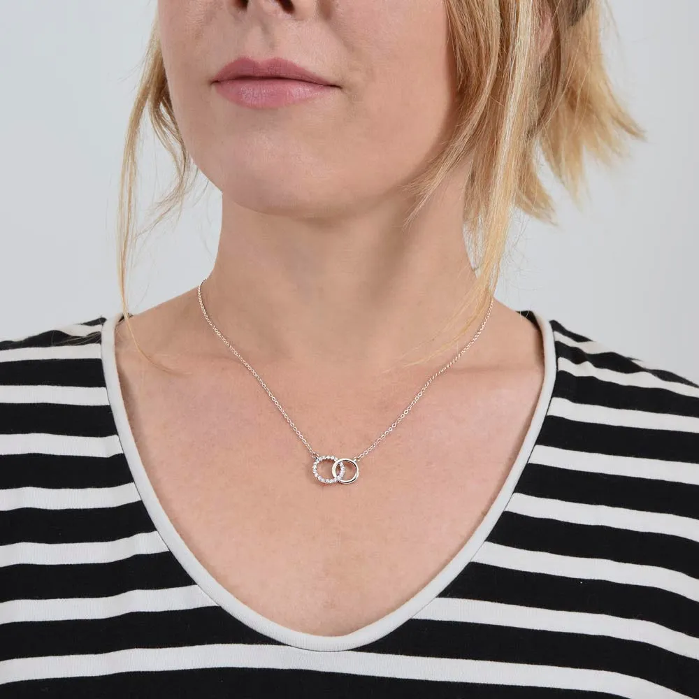 There's no better friend-Perfect Pair Circle Necklace for Sister