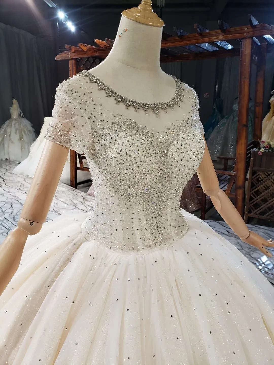Top Beaded Bling Bling Sheer Puffy Bridal Gowns