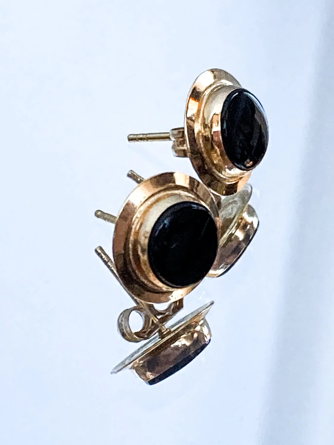 Vintage 14K Yellow Gold Black Onyx Circle Stud Post Earrings