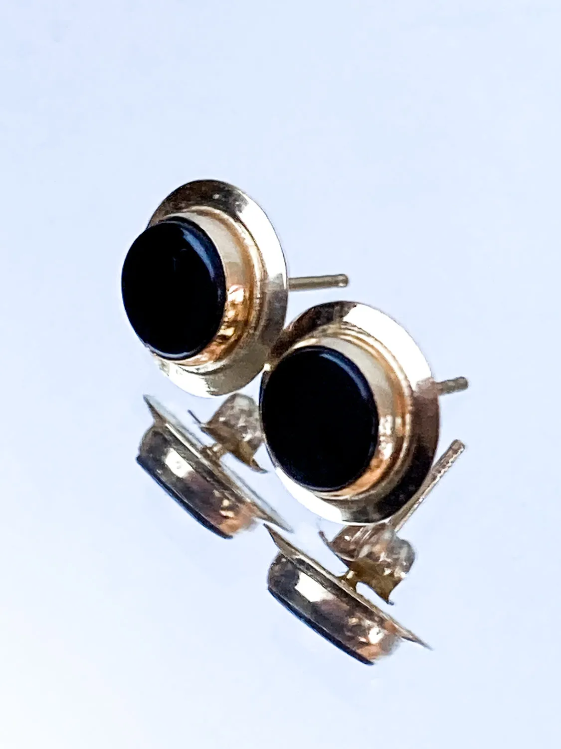 Vintage 14K Yellow Gold Black Onyx Circle Stud Post Earrings