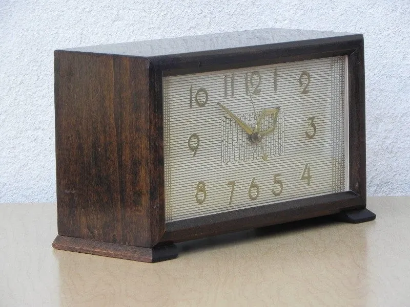 Vintage Imperial Modern Chiming Wooden Mantel Clock
