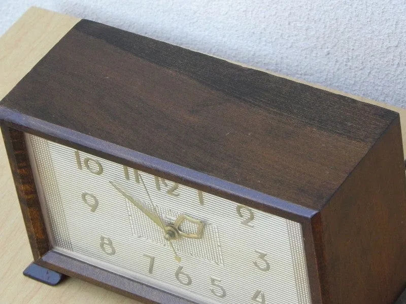 Vintage Imperial Modern Chiming Wooden Mantel Clock