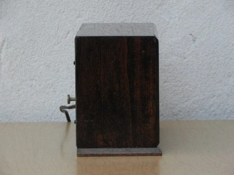 Vintage Imperial Modern Chiming Wooden Mantel Clock
