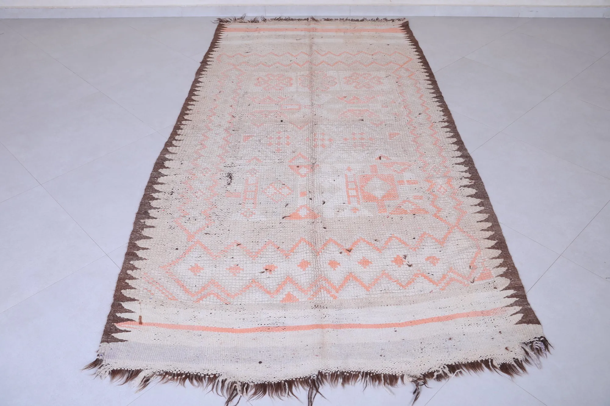 Vintage Moroccan Area Rug - 4.6 x 8.9 ft | Timeless Artisan Design