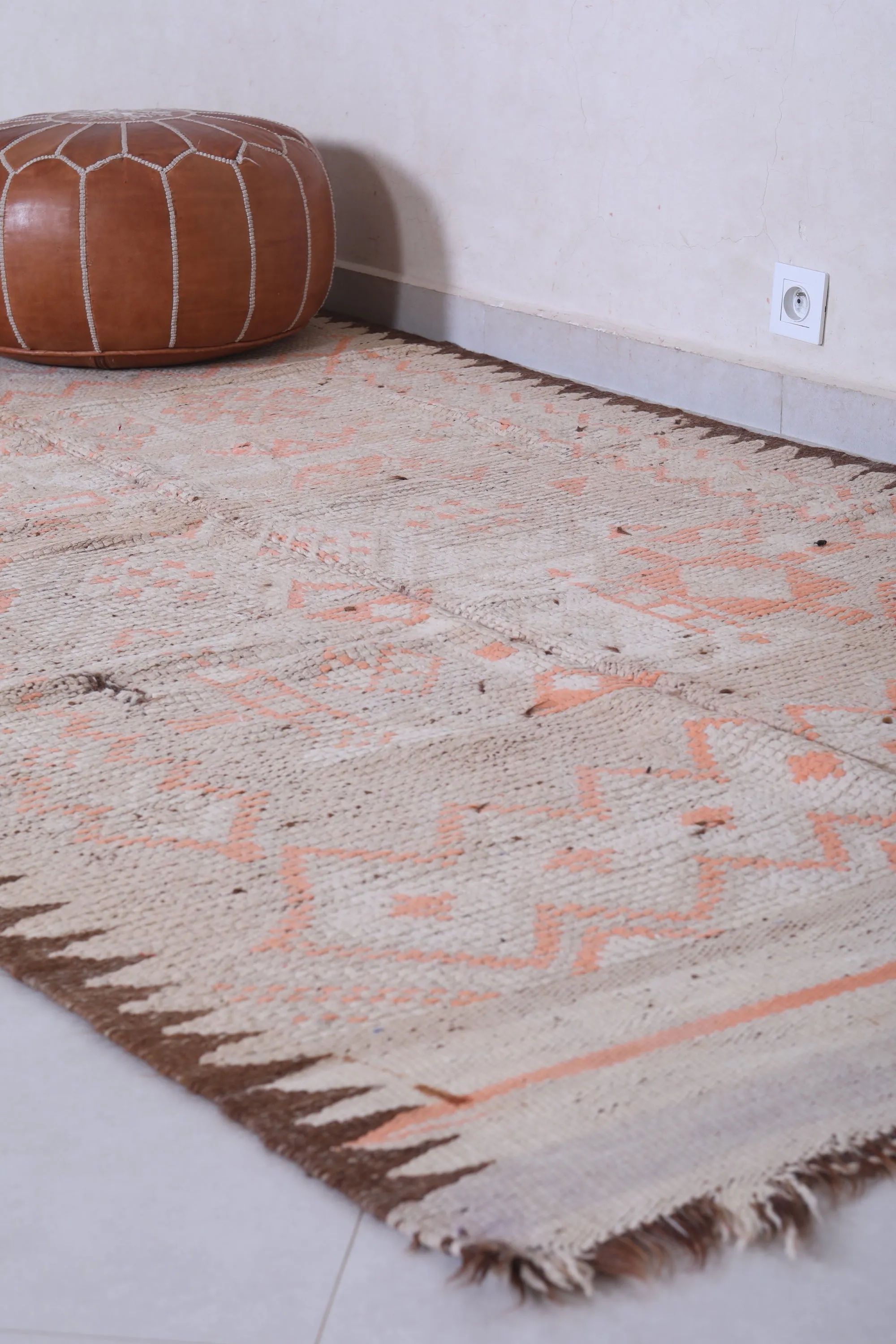 Vintage Moroccan Area Rug - 4.6 x 8.9 ft | Timeless Artisan Design