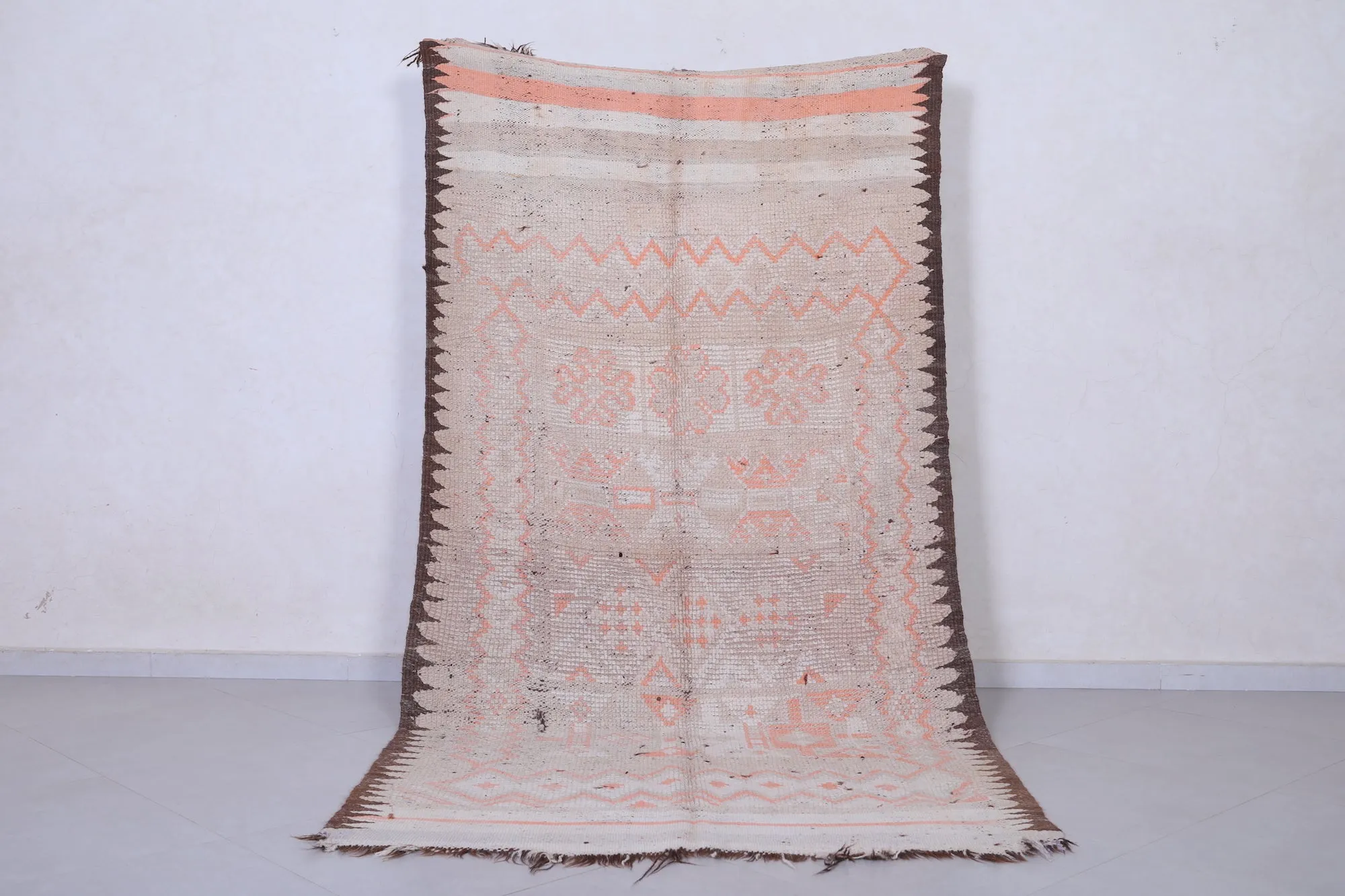 Vintage Moroccan Area Rug - 4.6 x 8.9 ft | Timeless Artisan Design